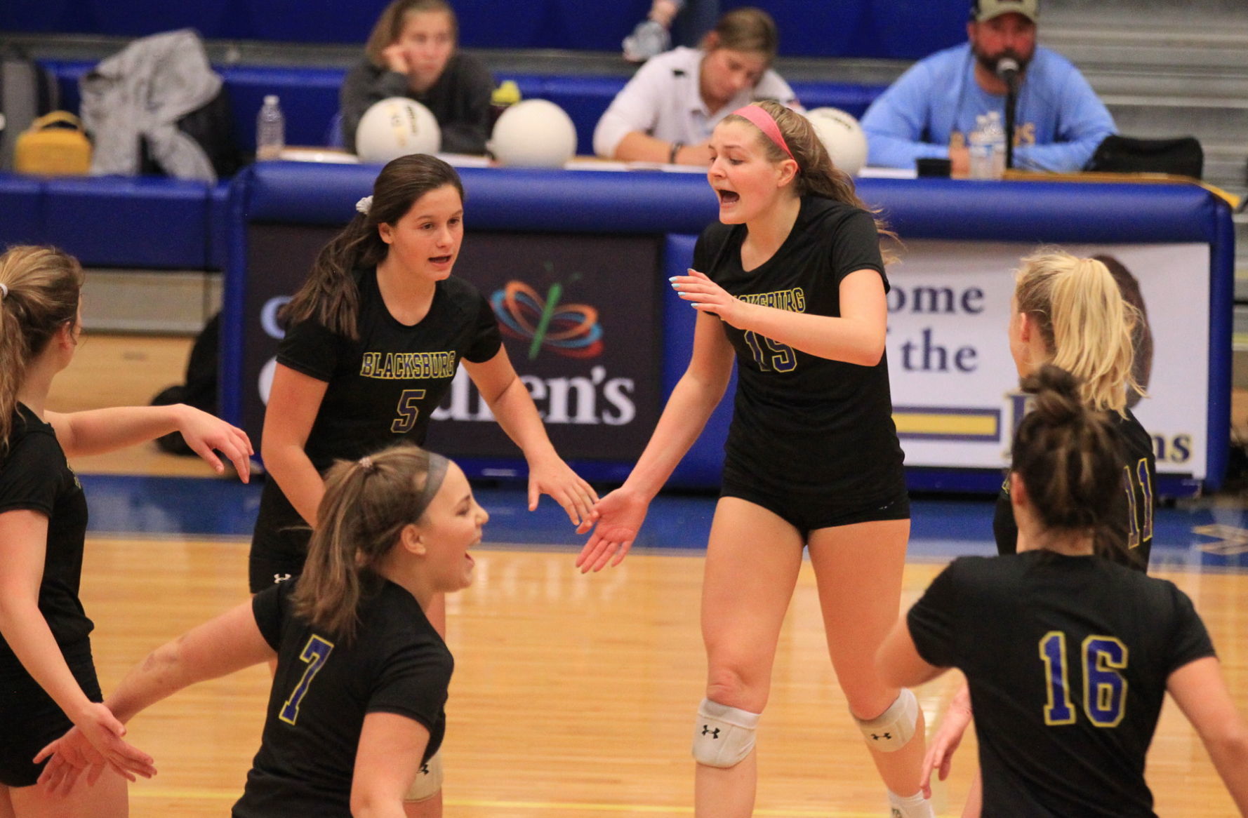 JLF_191119_vball_LoudounCo_BHS_rt09.jpg